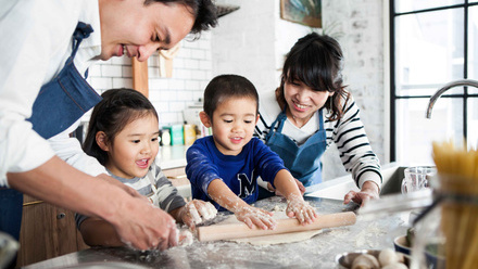 Supporting parents with healthy eating at home .jpg